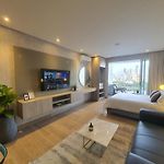 Moderna Suite Con Balcon Y Vista Al Lago Y Al Mar