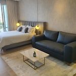 Moderna Suite Con Balcon Y Vista Al Lago Y Al Mar