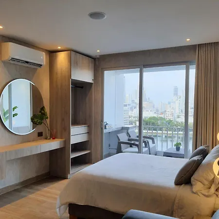 Apartamento Moderna Con Balcón Y Vista Al Y Al Mar