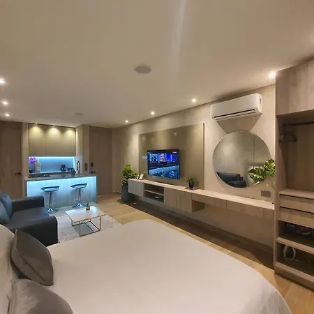 Apartamento Moderna Con Balcón Y Vista Al Y Al Mar *